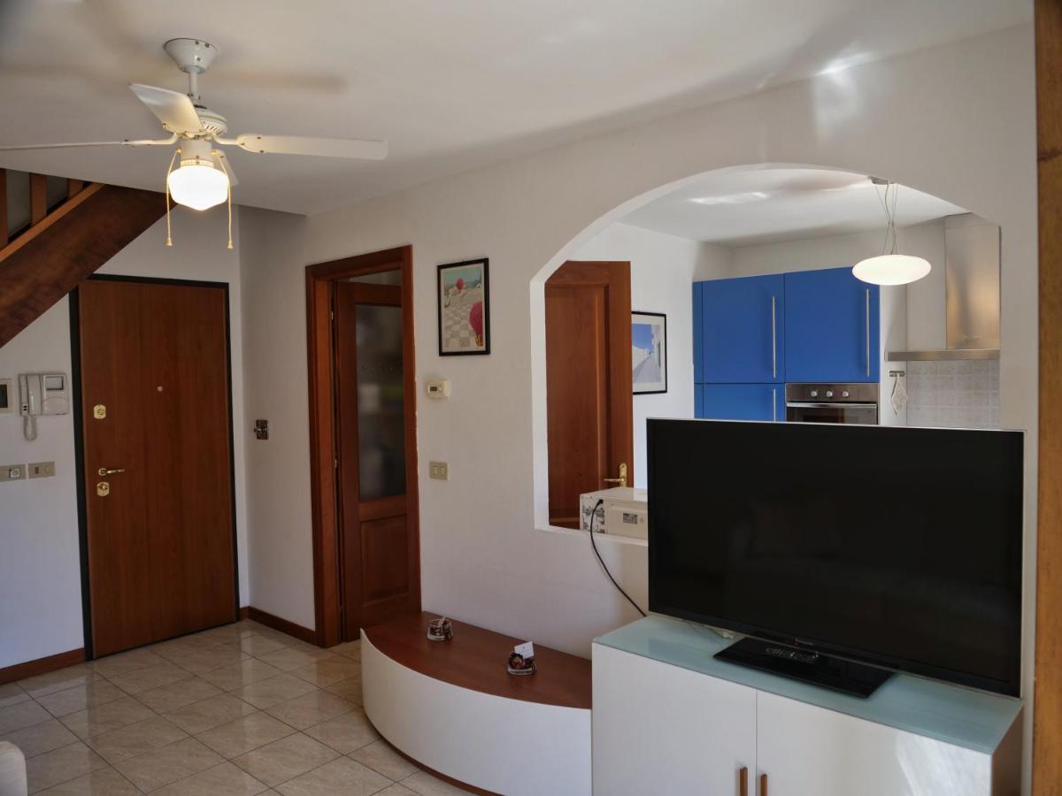 Lounge Del Duca, Centralissimo Bicamere Su Due Livelli - Posto Auto A Richesta Apartment *