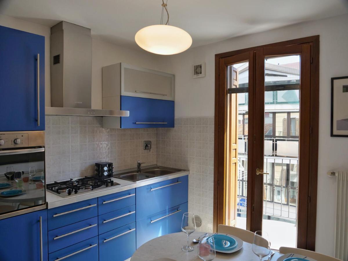 Appartement Lounge Del Duca, Centralissimo Bicamere Su Due Livelli - Posto Auto A Richesta