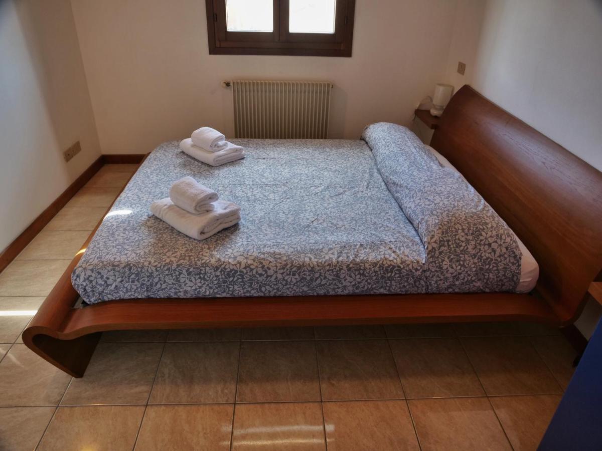 Lounge Del Duca, Centralissimo Bicamere Su Due Livelli - Posto Auto A Richesta Grado