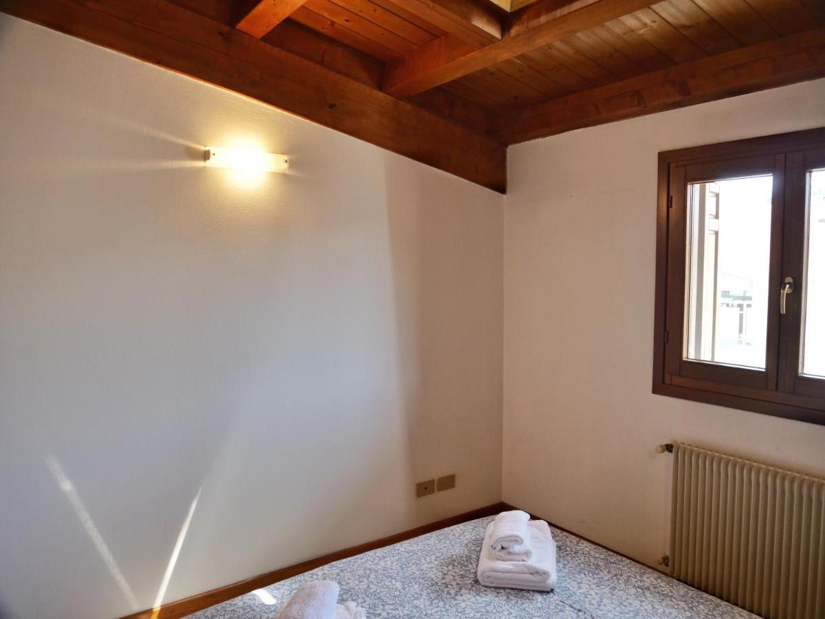 Lounge Del Duca, Centralissimo Bicamere Su Due Livelli - Posto Auto A Richesta Apartment